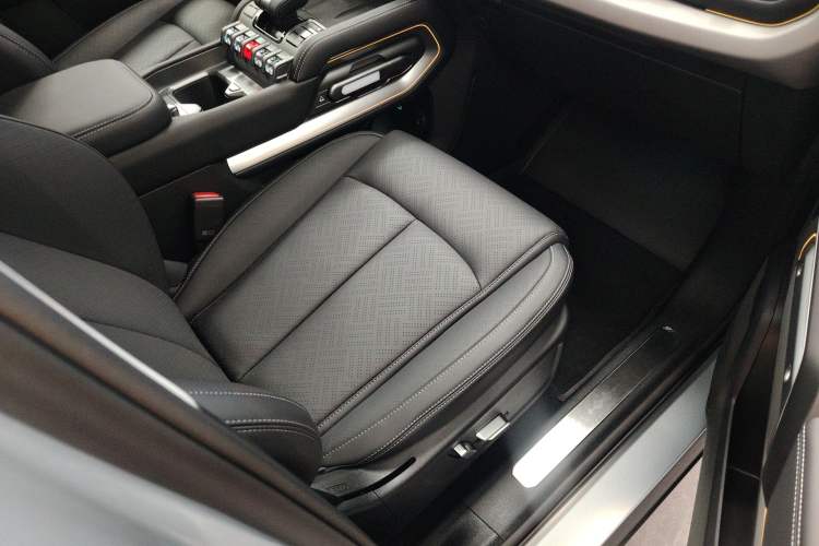 Used Formula Leopard Titanium 3 2025 501 km All-Wheel Drive Intelligent Driving Max Edition