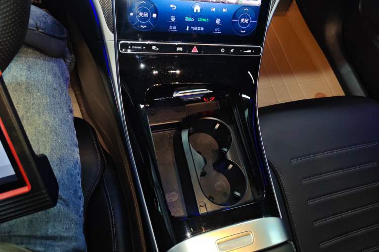 Used Mercedes-Benz C-Class 2024 Second Facelift C 260 L Starry Night Sport Edition Gear Lever