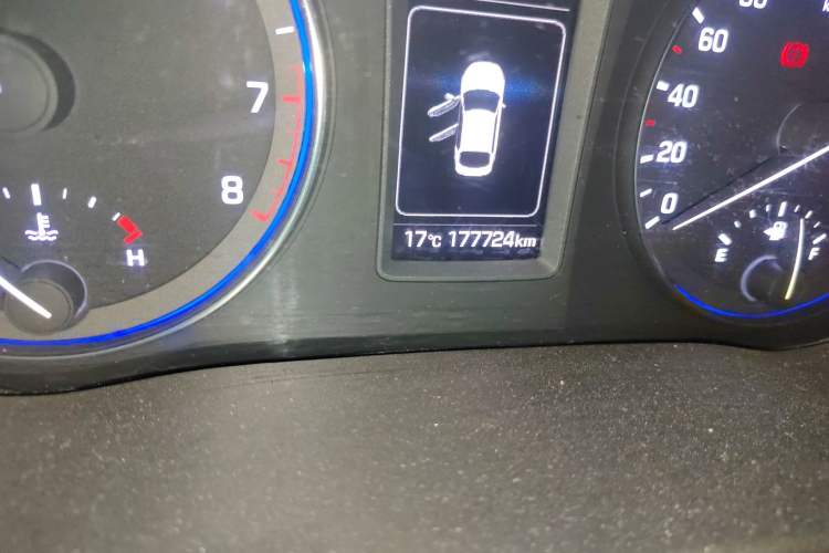 Used Hyundai Mistra 2016 1.8L Automatic Smart GLS Odometer Close Up