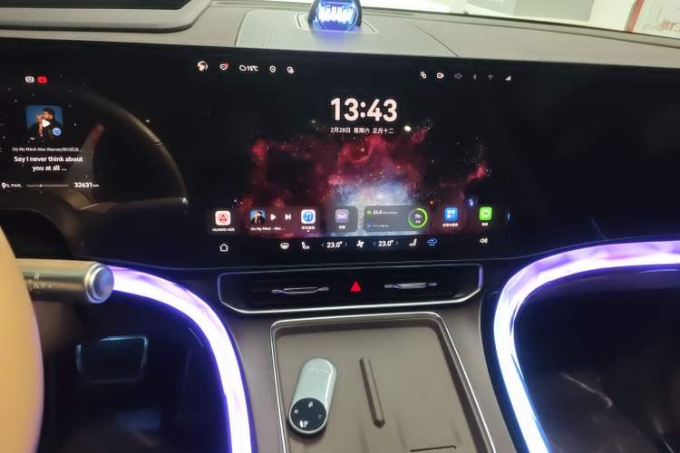 Used Hima AITO M9 2025 Extended-Range Ultra Version 52 kWh 6-Seater