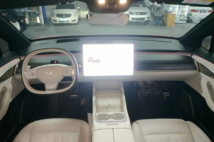 Used ONVO L60 2024 60 kWh Rear-Drive Version
