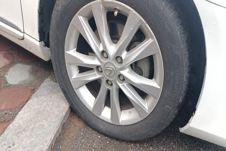 Used Lexus ES 2010 240 Elegant Edition Right Front Wheel Hub