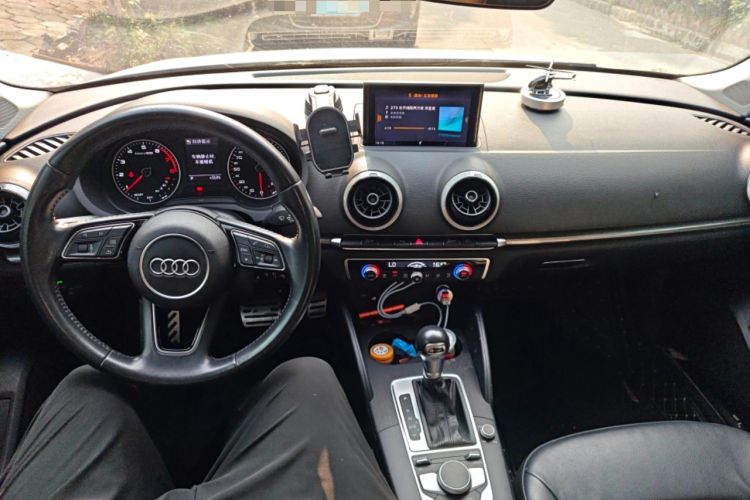 Used Audi A3 2017 Limousine 35 TFSI Style Edition Center Console