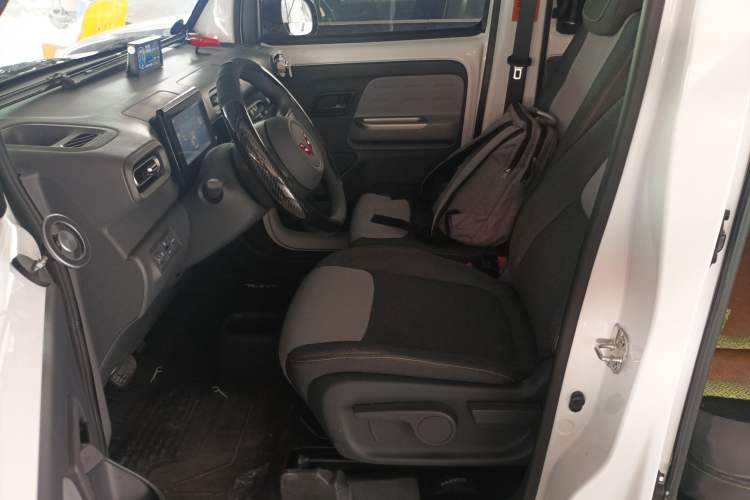 Used Wuling Zhiguang New Energy 2025 Model 305km Ambitious Edition Left Front Seat