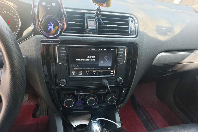 Used Volkswagen Sagitar 2018 280TSI DSG Ignite Edition Audio And AC Panel