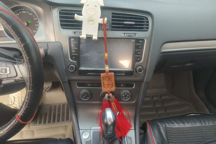 Used Volkswagen Golf 2015 1.4TSI Automatic Luxury Model Audio And AC Panel