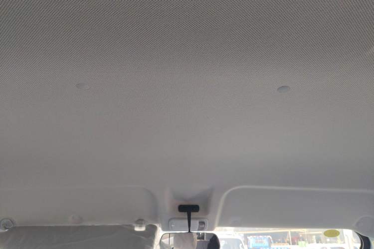 Used Wuling Yangguang 2024 300KM Comfort Version Passenger Van 75kW
