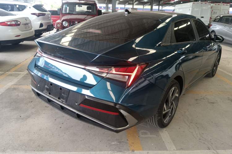 Used Hyundai Elantra 2023 1.5L CVT LUX Prestige Edition