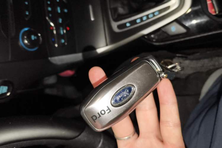 Used Ford Edge 2016 EcoBoost 245 Two-Wheel-Drive Titanium 7-Seater
