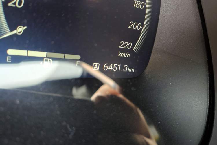 Used Toyota Crown Kluger 2026 Model 2.5L HEV All-Wheel-Drive Prestige Edition Odometer Close Up