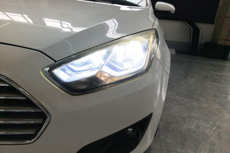 Used Ford Escort 2015 1.5L Automatic Comfort Edition Left Front Headlight