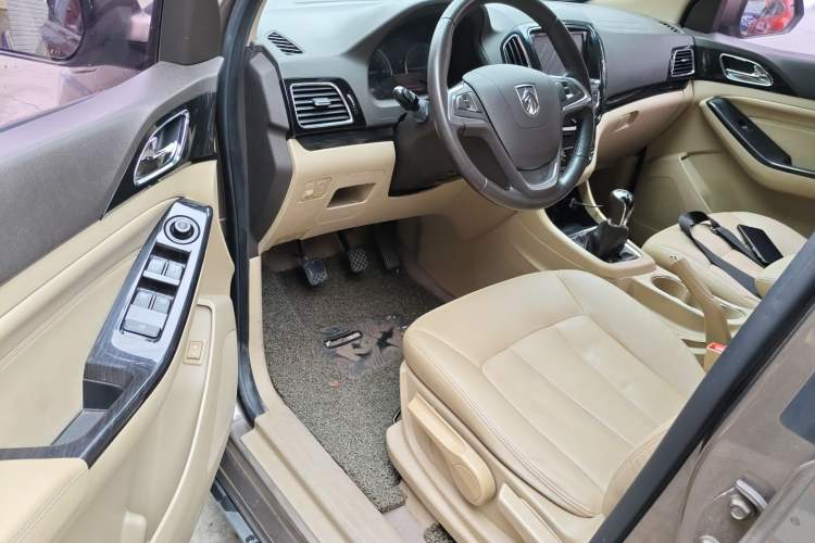 Used Baojun 730 2014 1.5L Manual Luxury Navigation ESP Version 7 Seats Driver Seat