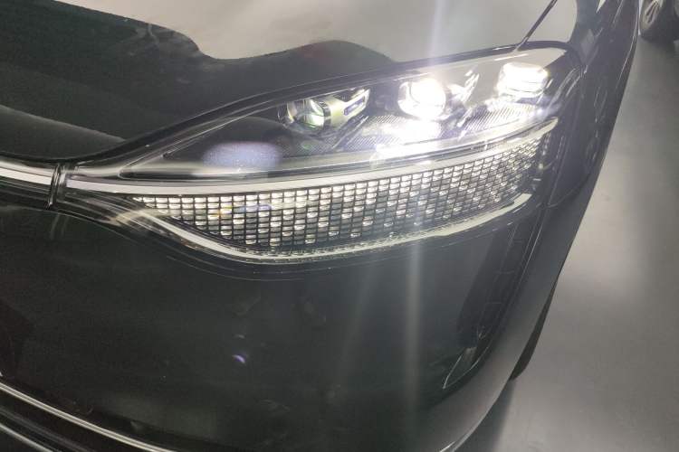 Used Hima AITO M9 2025 Extended-Range Ultra Version 52 kWh 6-Seater
