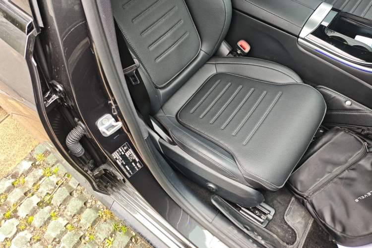 Used Mercedes-Benz C-Class 2025 Refresh C 260 L Night Edition Sports Version Right Front Seat