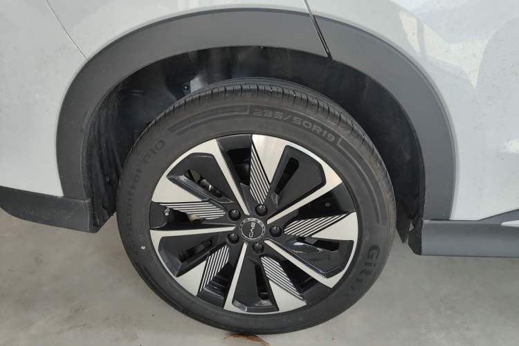 Used BYD Song PLUS New Energy 2025 DM-i 112KM Prestige Model Right Rear Wheel Hub