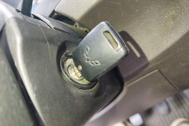 Used Wuling Rongguang V 2016 1.2L Standard Version
