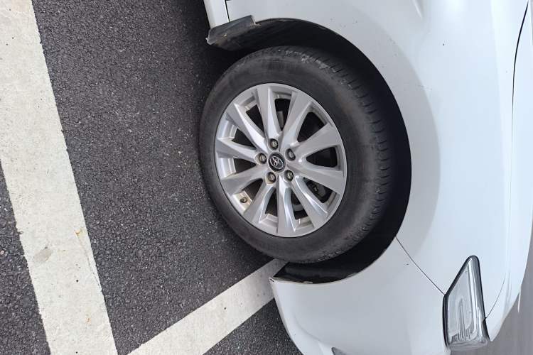 Used Toyota Camry 2019 Revised Version 2.0G Luxury Edition Right Front Wheel Hub