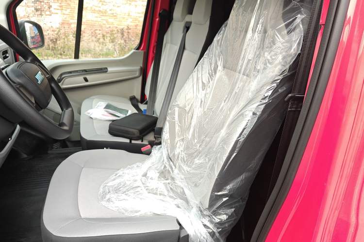 Used JMC E Fushun 2025 Model, Blind Window Version, 41.86 kWh, Short Axle, Low-roof, 3.0 tons
