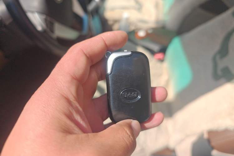 Used BYD S6 2014 2.0L Manual Luxury 5-Seater Vehicle Key