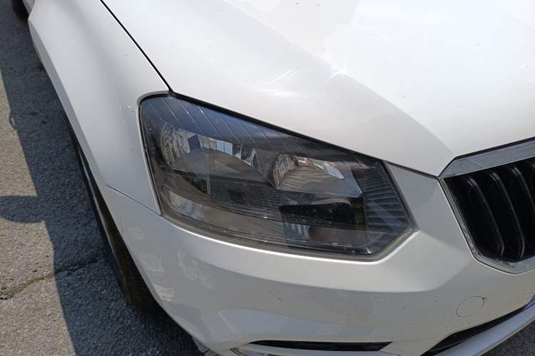 Used Skoda Yeti 2016 1.4TSI DSG Advanced Edition Right Front Headlight