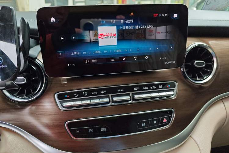 Used Mercedes-Benz V-Class 2020 V 260 L Long-wheelbase Luxury Edition Audio And AC Panel