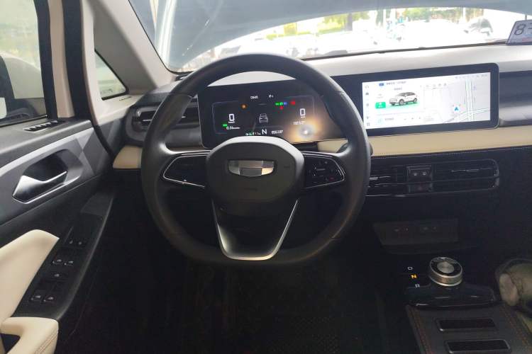 Used Geometry E Firefly 2024 301km Flowing Light Steering Wheel
