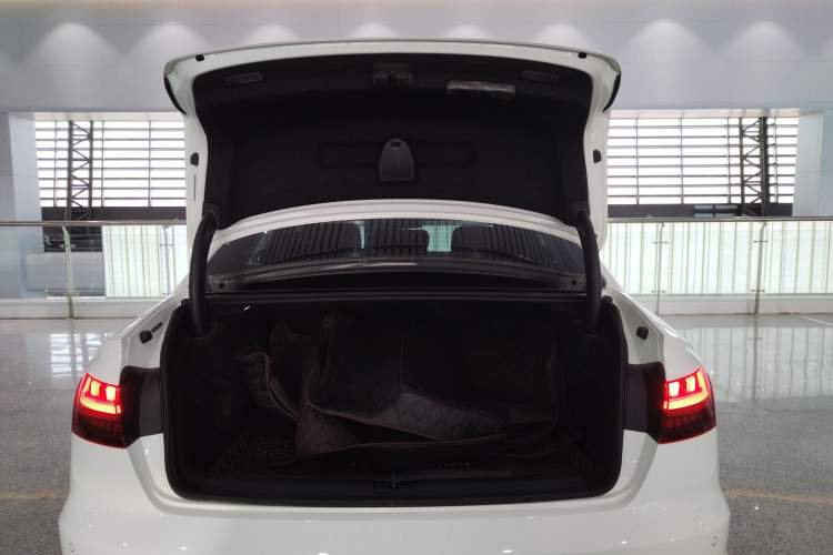 Used Audi A4L 2020 40 TFSI Fashionable and Elegant Model