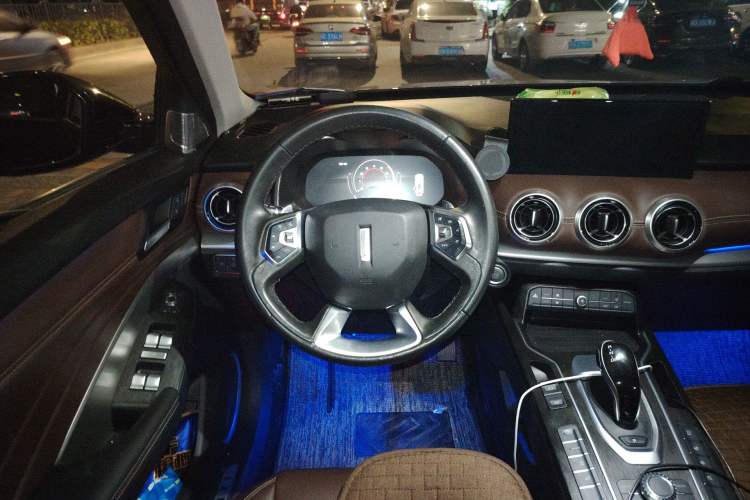 Used Wey VV6 2020 2.0T Two-Wheel Drive Smart Protection+
