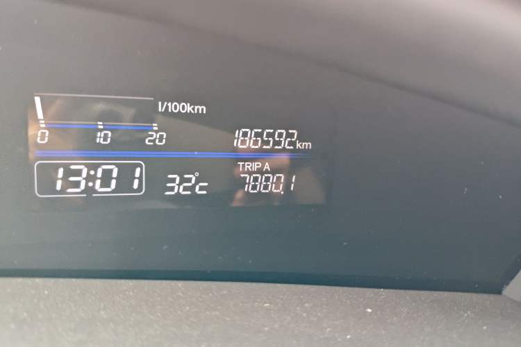 Used Honda Jade 2017 1.8L automatic Comfort version 5 seats Odometer Close Up