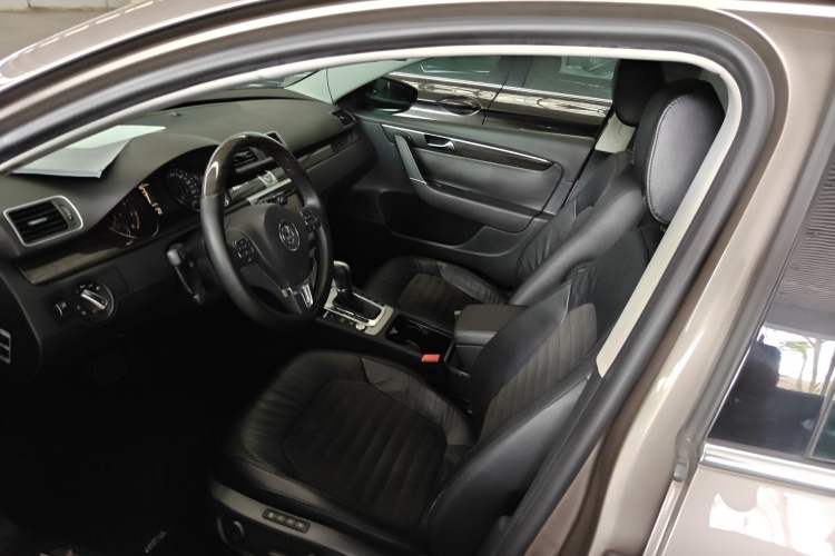 Used Volkswagen Magotan 2013 2.0 TSI Prestige Model Left Front Seat