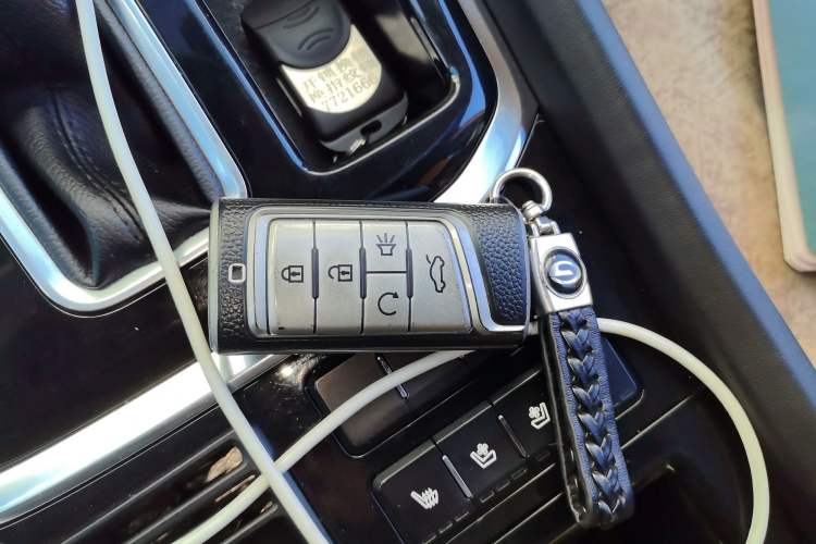 Used GAC Trumpchi GS8 2017 320T Two-Wheel Drive Luxury Smart Connectivity Version (7 Seats) Vehicle Key