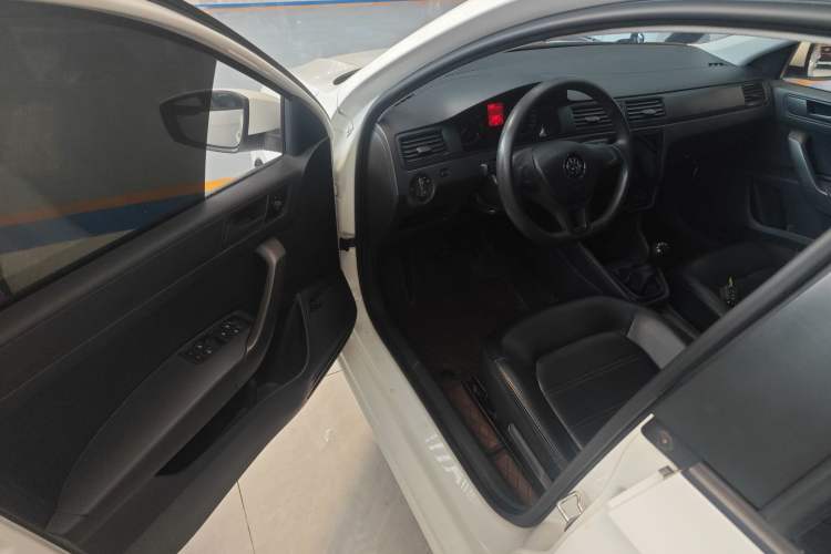 Used Volkswagen Santana 2016 1.6L Manual Fashion Edition Driver Seat