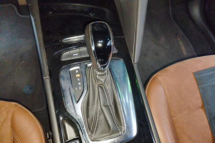 Used Buick Regal 2019 20T Elite Version China V Standard Gear Lever