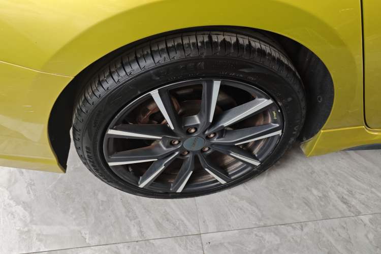 Used Lynk & Co 03 2020 03+ 2.0TD Automatic Wind-Chasing Edition Right Rear Wheel Hub