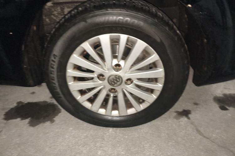 Used Buick Excelle 2013 1.5L Automatic Classic Model Right Front Wheel Hub