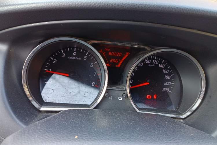 Used Nissan Livina 2013 JINRUI 1.6XV Manual Luxury Edition