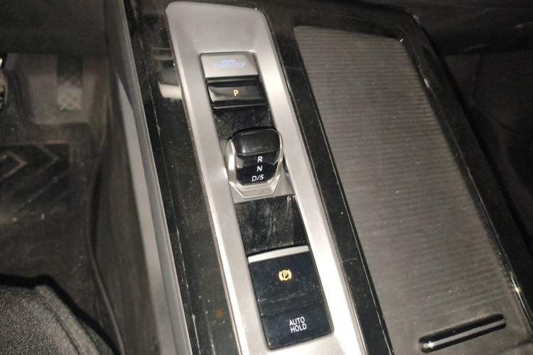 Used Volkswagen Tavendor 2024 330TSI Luxury Touring - All-Inclusive Edition Gear Lever