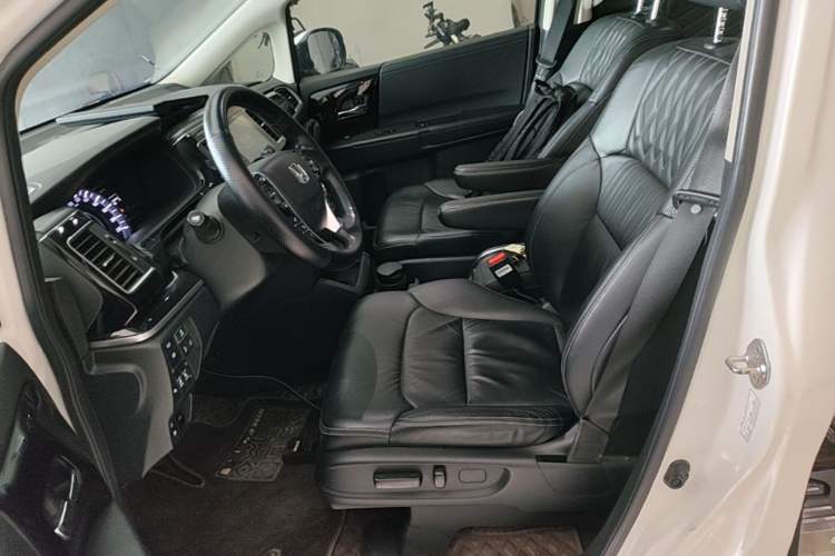 Used Honda Elysion 2019 2.0L Hybrid Luxury Edition Left Front Seat