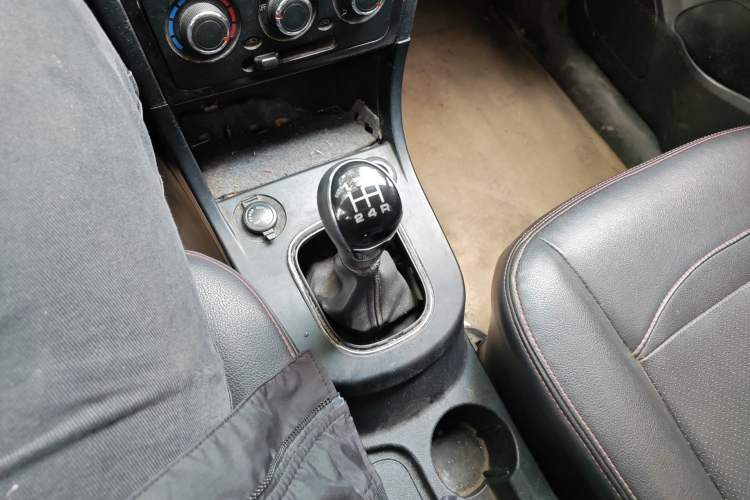 Used Dongfeng Fengon 360 2015 1.3T Diesel Manual Luxury 7-Seater Gear Lever