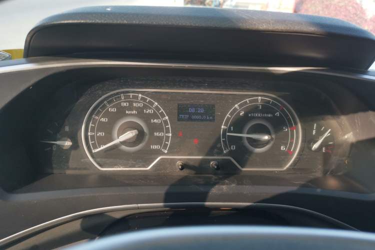 Used SAIC MAXUS Xintu V80 2021 2.0T Manual Classic Aoyuntong 127 PS Mid-axle Mid-roof 6/7/8/9-Seater Instrument Cluster