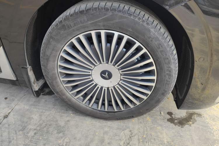 Used VOYAH Dream 2025 PHEV Four-Wheel-Drive Flagship Version – Qiankun Edition
