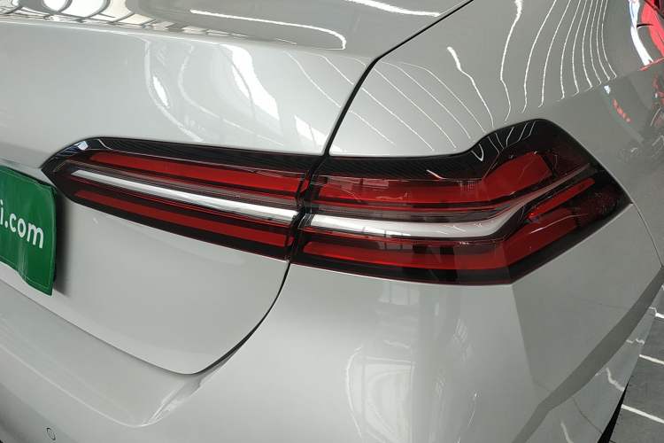 Used BMW 5 Series 2024 525Li Luxury Package Right Rear Taillight