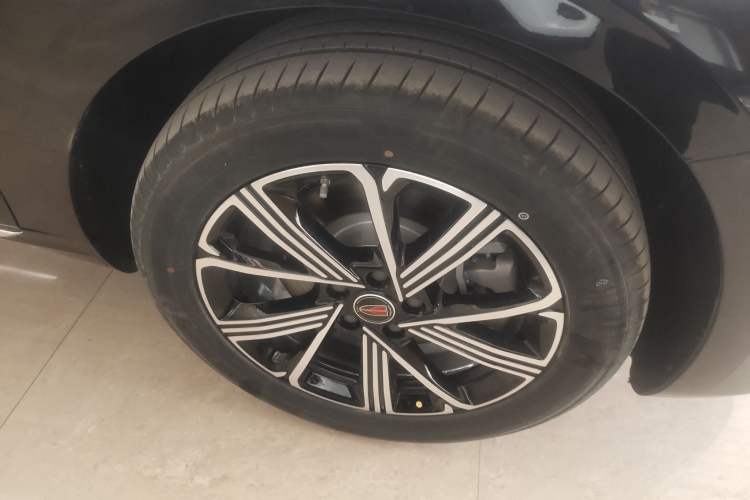 Used Hongqi H5 PHEV 2025 170 Super Hybrid Version Right Front Wheel Hub