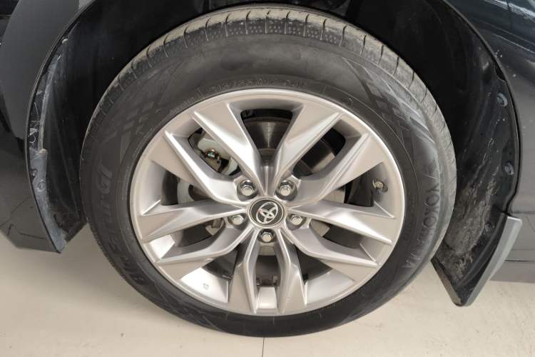Used Toyota Avalon 2021 2.5L Luxury Edition Left Front Wheel Hub