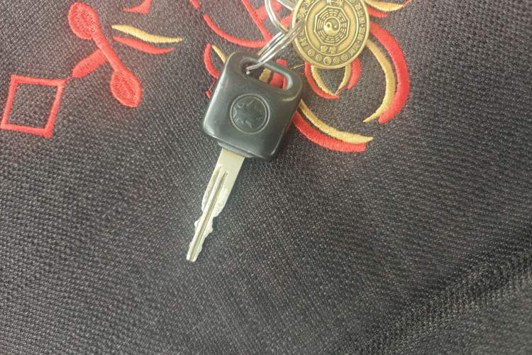 Used Venucia R30 2014 1.2L Manual Comfort Edition