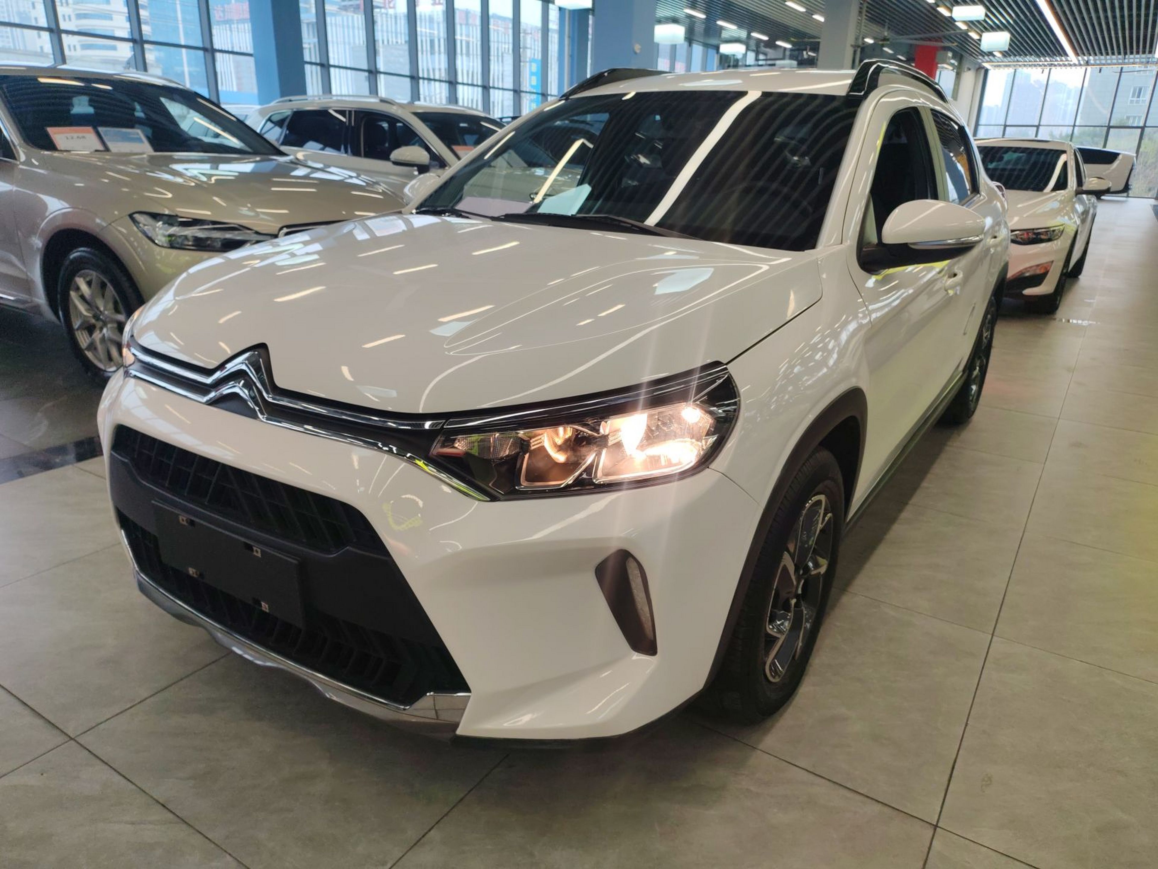 Под передней частью автомобиля