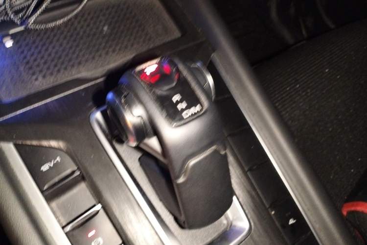 Used Great Wall Poer 2024 2.4T Passenger Version Automatic Diesel 4x4 Comfort Trim Gear Lever