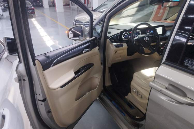 Used Buick GL8 2022 ES Landtrek 653T Luxury Edition