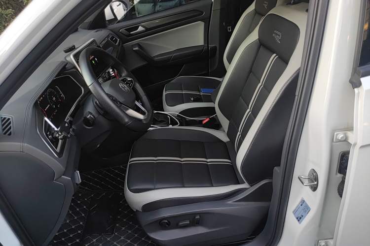 Used Volkswagen T-ROC 2023 300TSI DSG Two-Wheel-Drive Chen Guang Edition
