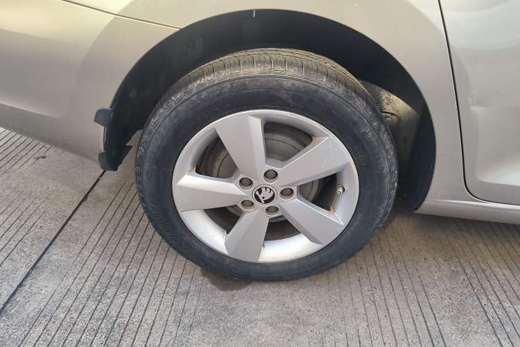 Used Skoda Rapid 2013 1.6L Manual Smart Selection Model